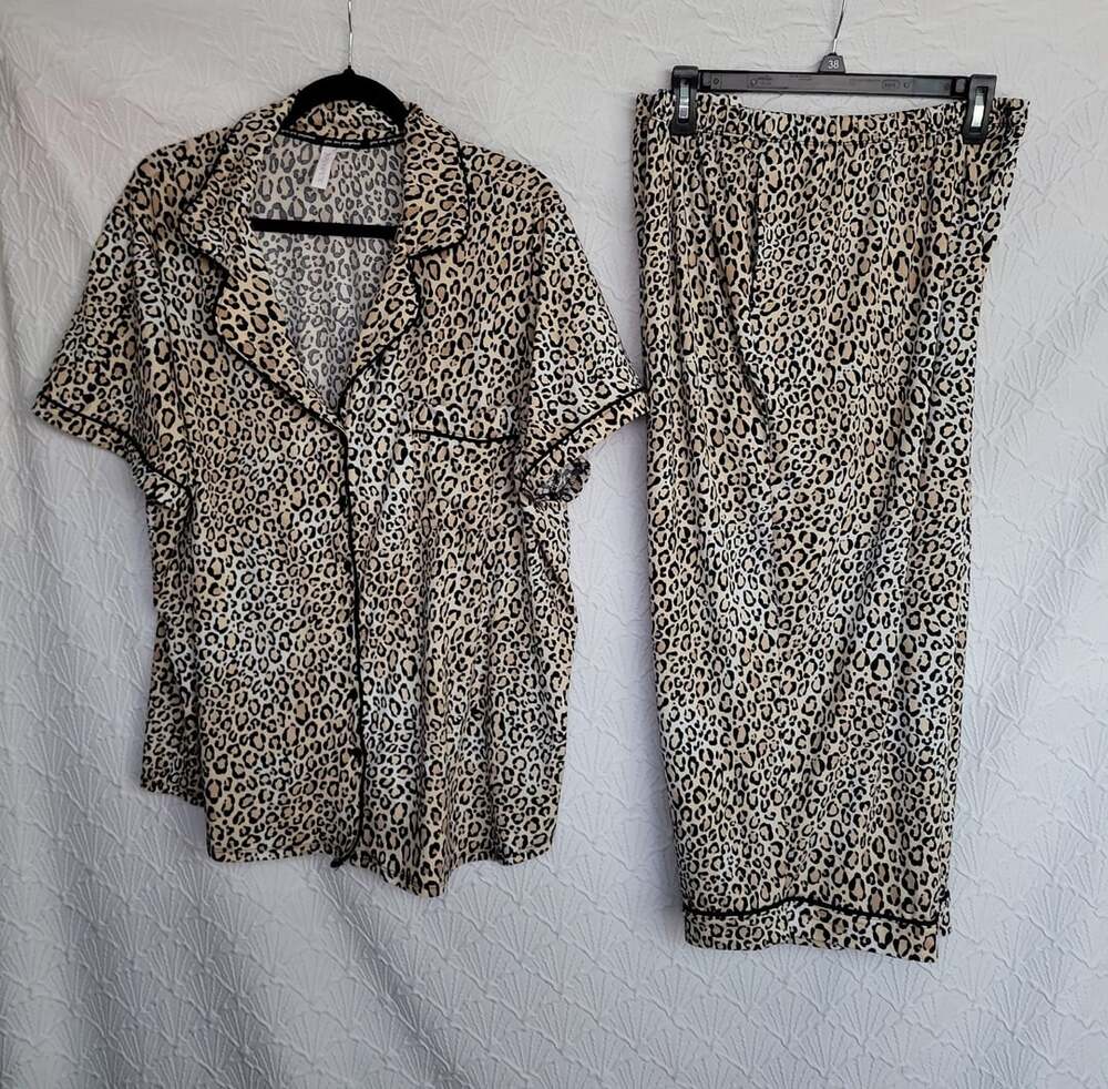 Joyspun Leopard Print Pajama Set 3X (22W-24W) Short Sleeve Top and Pants